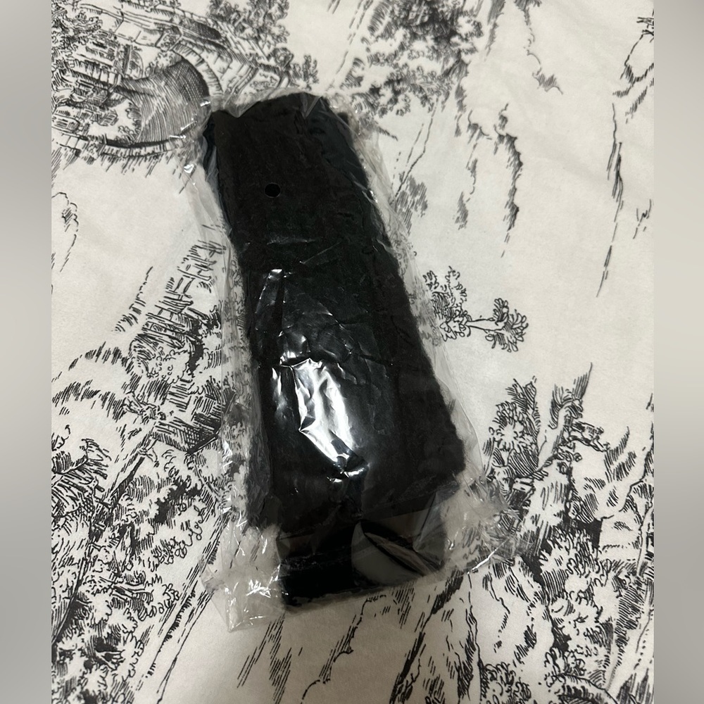 3/25$ Long black scarf NEW - Picture 7 of 8